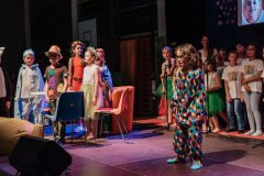 Schulmusical359-Mittel