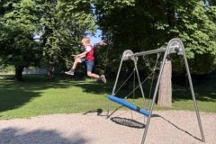 Am-Spielplatz-Juni-2026-3-Mittel