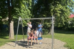 Am-Spielplatz-Juni-2026-Mittel