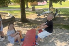 Am-Spielplatz-Mittel